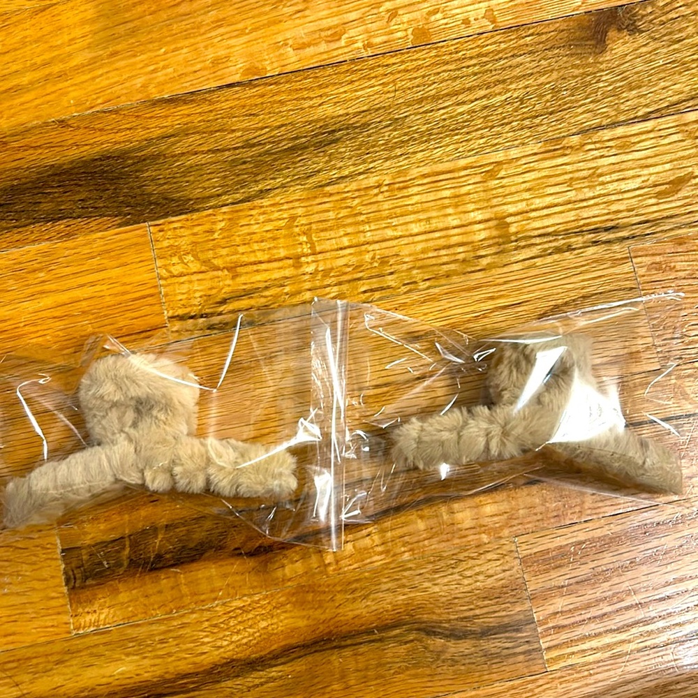 Fluffy claw clips